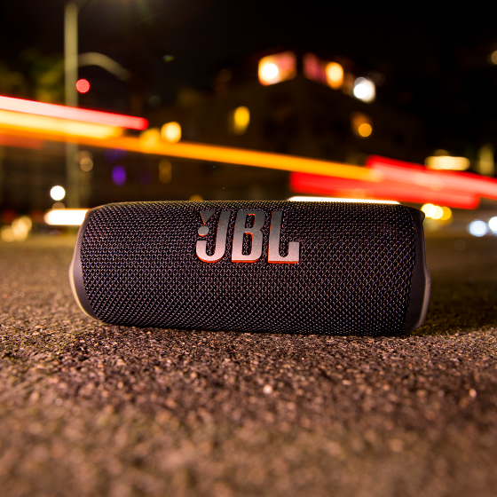 Parlante JBL Flip 6 portátil con Bluetooth