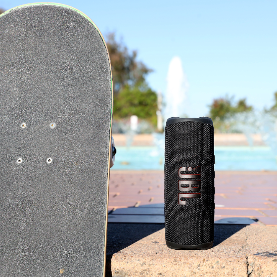 Parlante JBL Flip 6 portátil con Bluetooth