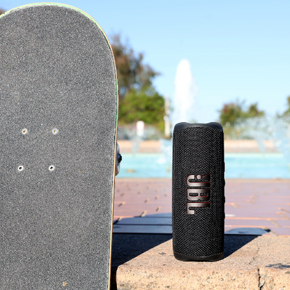 Parlante JBL Flip 6 portátil con Bluetooth